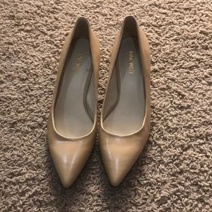 Nine West nude kitten heels